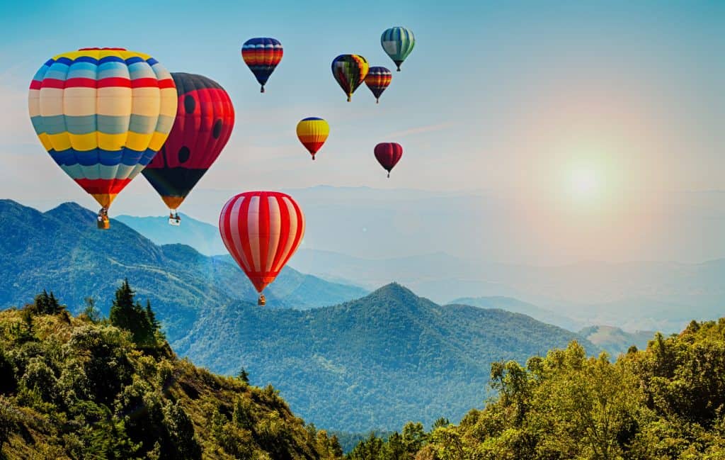 ¿Cómo vuela un globo aerostático?