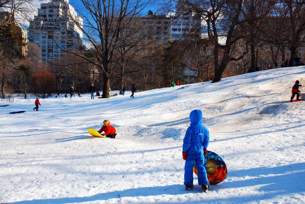 9 lugares perfectos para andar en trineo en Queens y sus alrededores