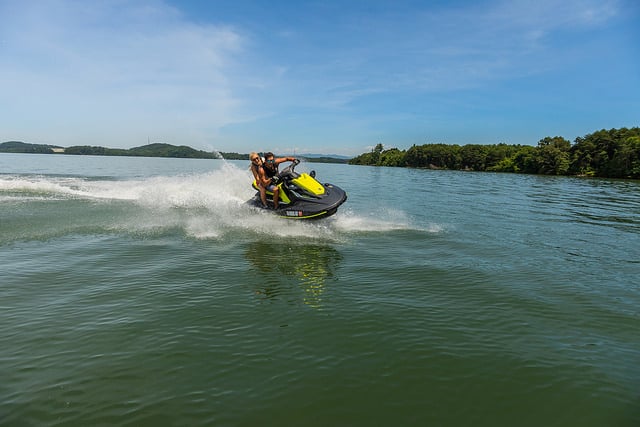 Colas de gallo en motos de agua y motos acuáticas (qué es y por qué está ahí)