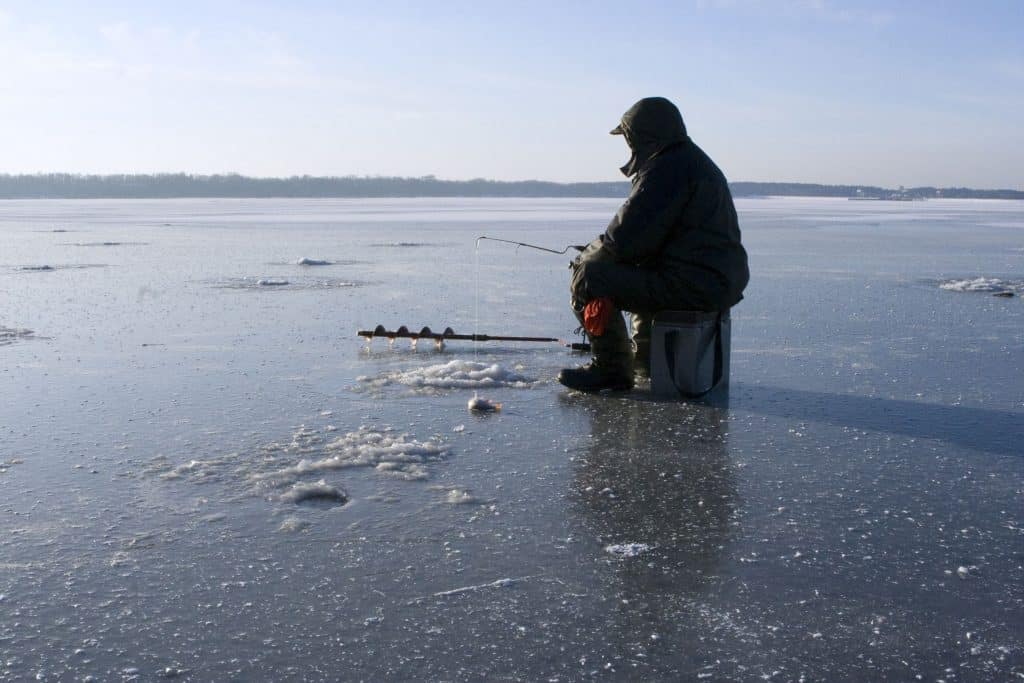 ¿Qué es la pesca en el hielo? (Una respuesta sencilla con imágenes)