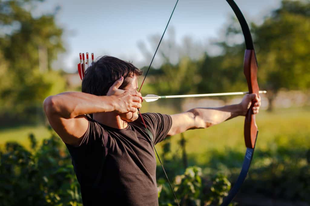 El mejor equipo de tiro con arco para adultos: los 5 mejores arcos para principiantes