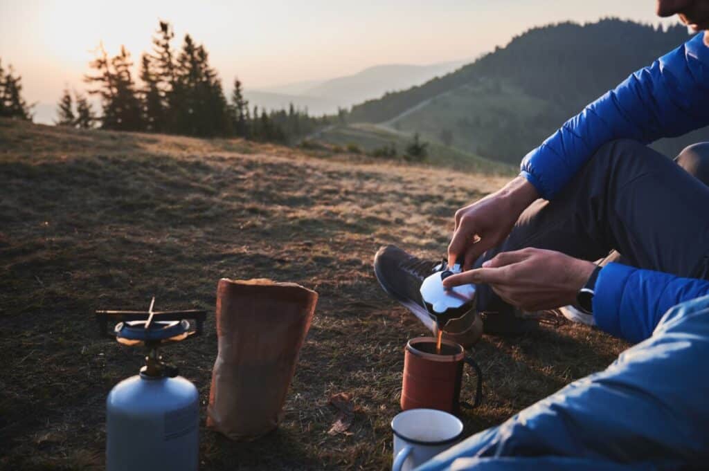 8 maneras de preparar café mientras haces senderismo o mochilerismo