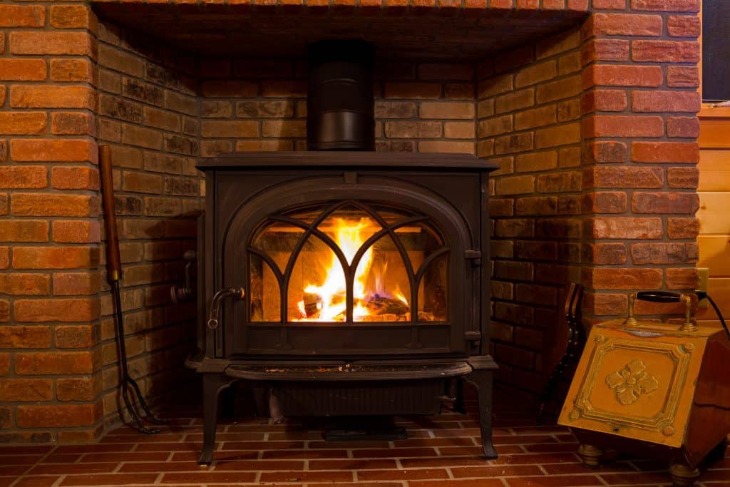 Chimenea vs estufa de leña para una cabaña