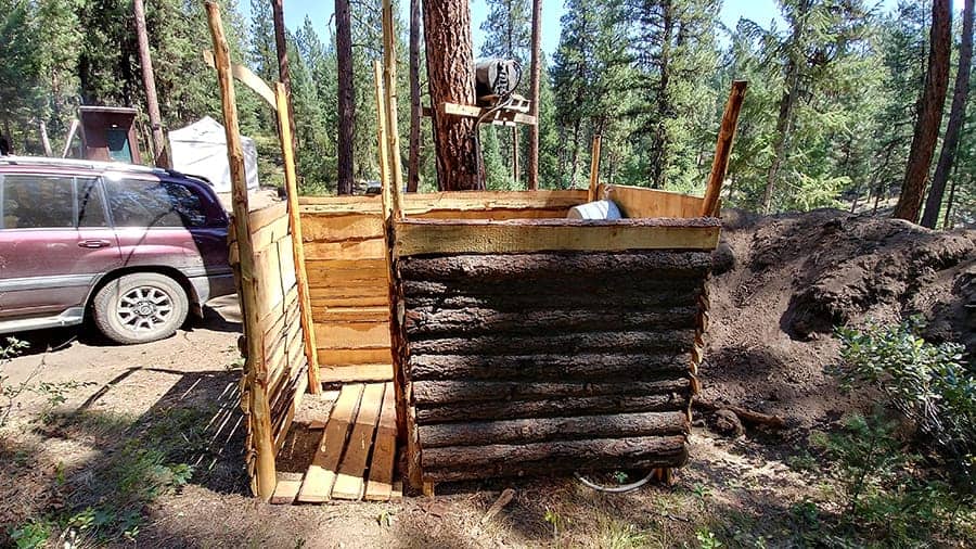 Cómo construir una ducha sencilla al aire libre sin necesidad de red eléctrica