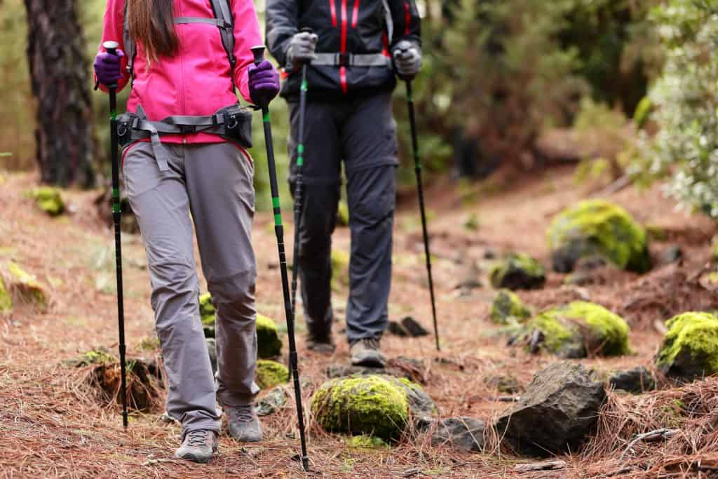 Cómo mantenerse a salvo durante una caminata al aire libre