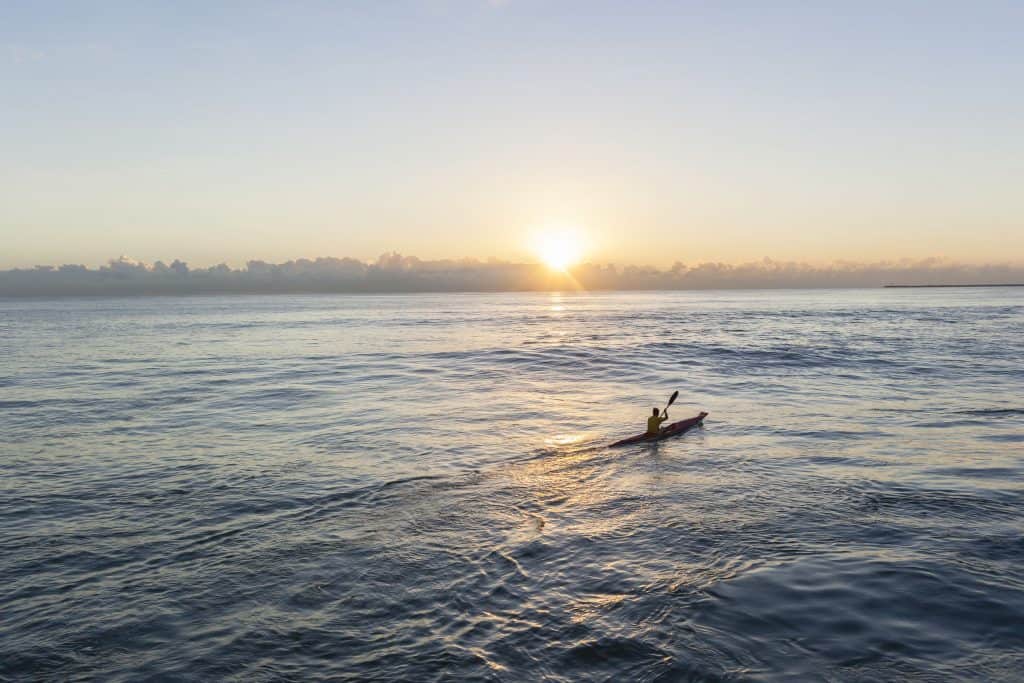 Cómo remar en canoa en solitario (sin dar vueltas en círculo)