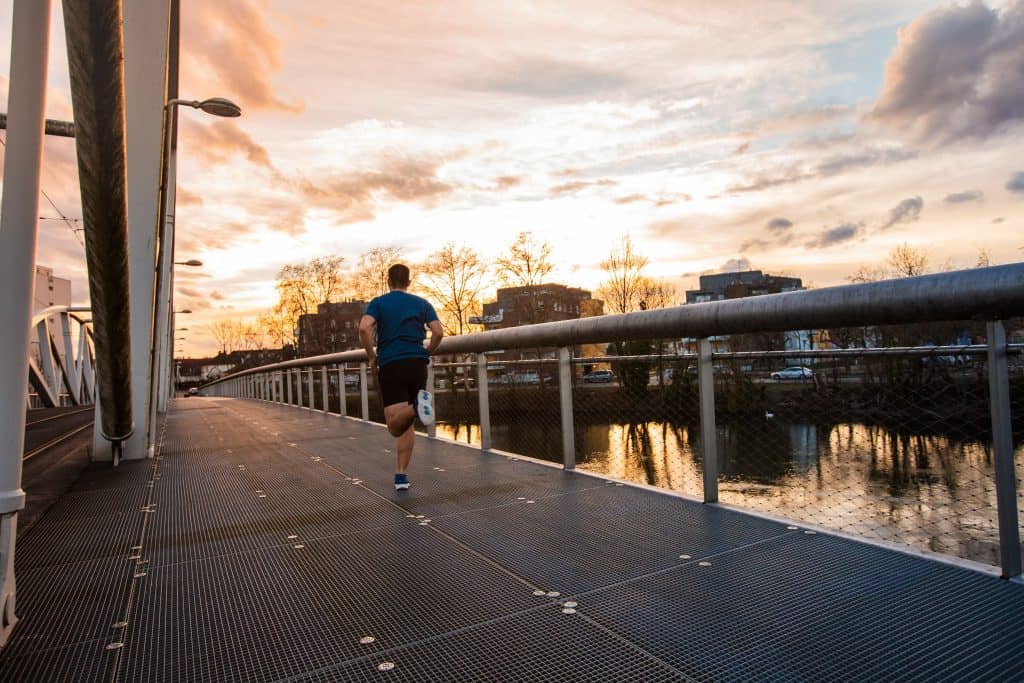 Correr de noche o correr por la mañana: ¿cuál es mejor?