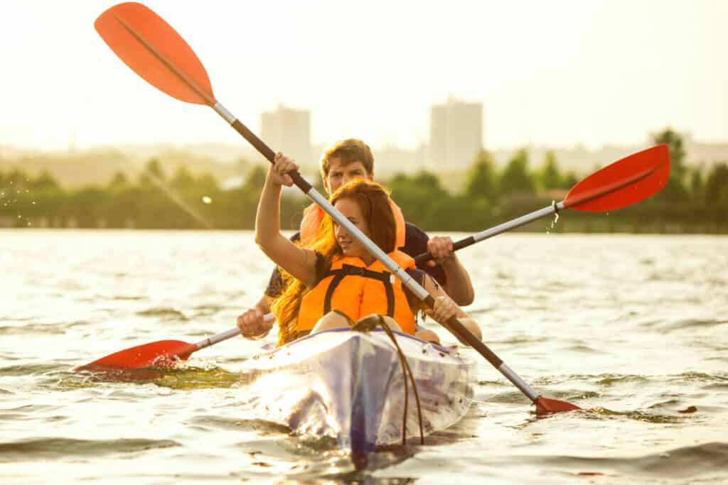 Dirección del kayak en tándem y otras maniobras