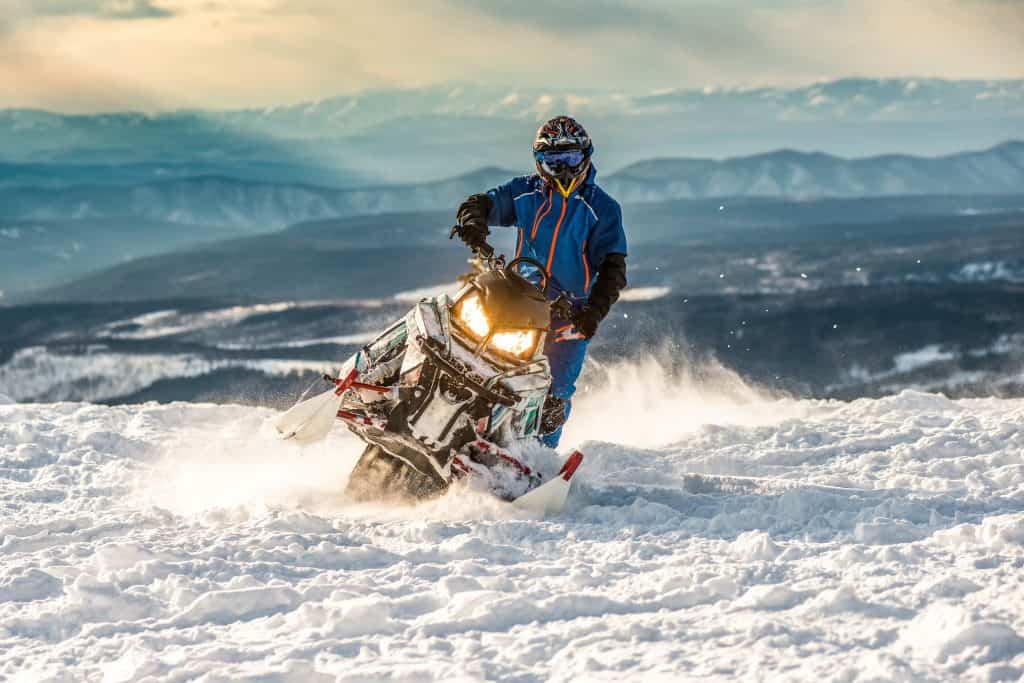 Elementos esenciales para su nueva moto de nieve