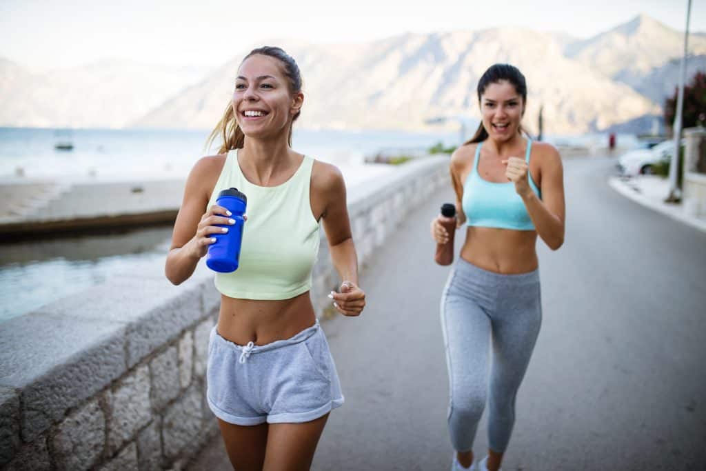 Formas en que una mujer puede protegerse al correr