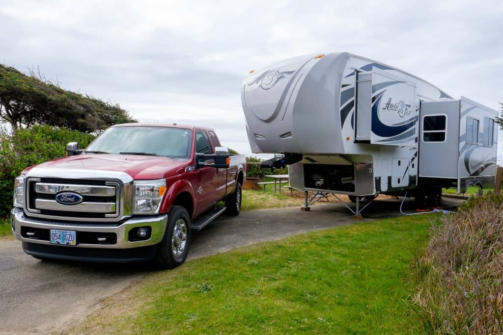 Lista de pesos promedio de autocaravanas de quinta rueda (¿su camioneta puede remolcarla?)