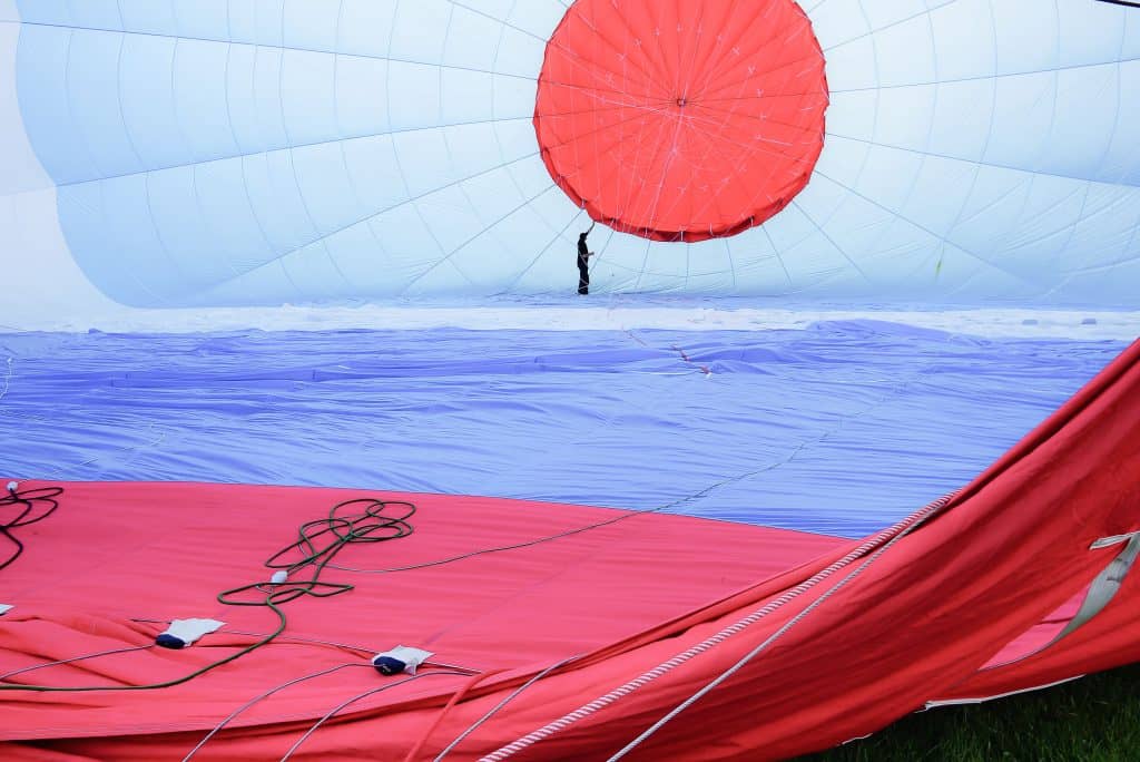 Peso medio de un globo aerostático y de una cesta (con 31 ejemplos)