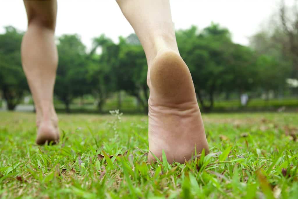 ¿Correr descalzo te hace ir más rápido?