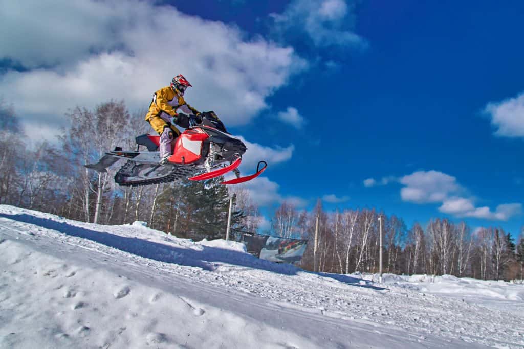 ¿Cuál es el peso medio de una moto de nieve? (Con ejemplos de los mejores modelos)