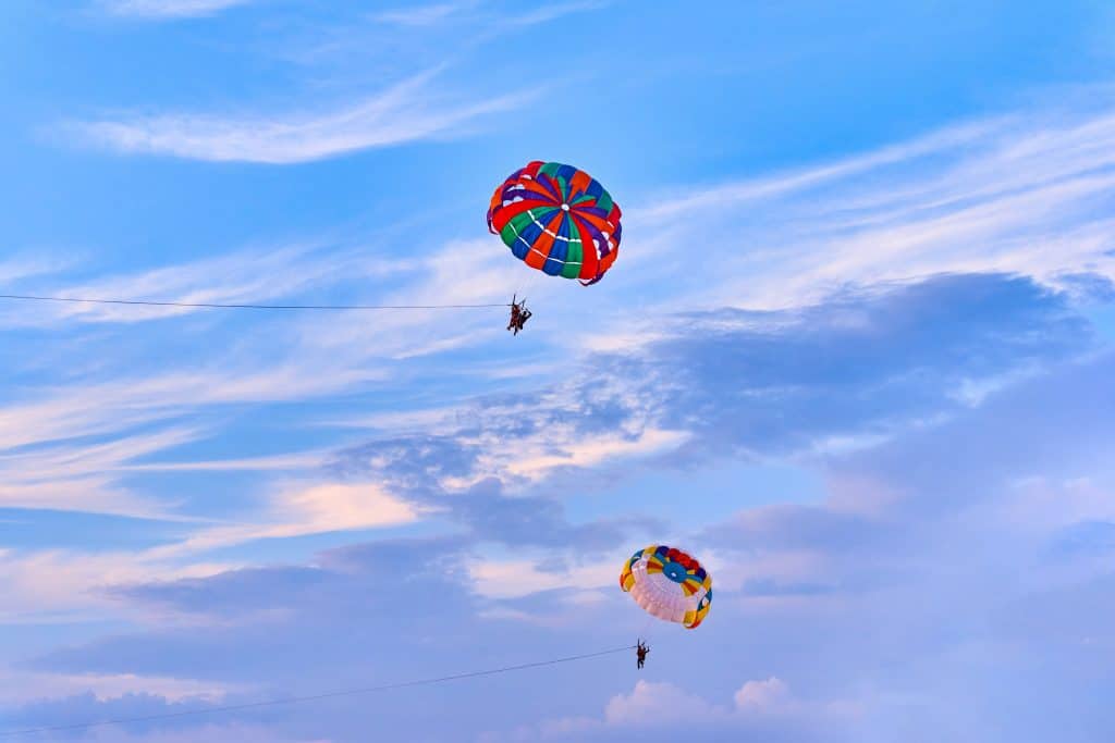 ¿Cuánto dura un paseo en parasail?