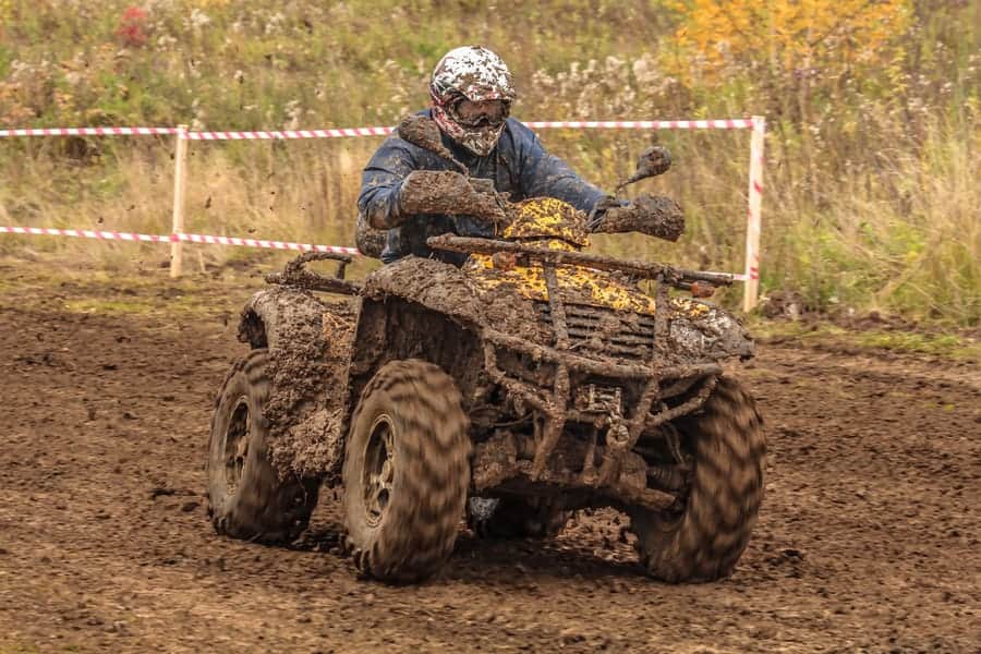 ¿Debería adquirir una motocicleta todoterreno, un vehículo todo terreno o un UTV para su cabaña?