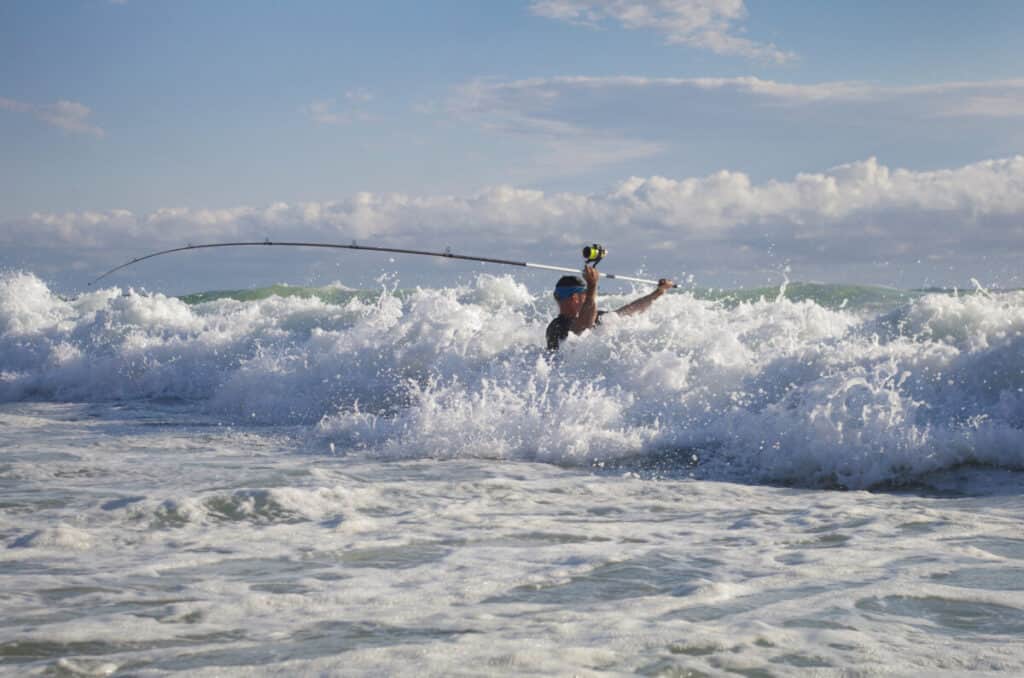 ¿La pesca de surf atrae tiburones?