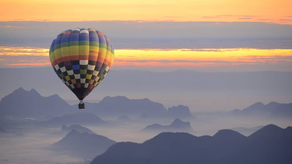 ¿Los globos aerostáticos vuelan mejor en climas fríos o cálidos?