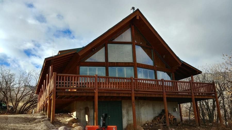 Aislamiento de cabañas de troncos Cómo mantener caliente una cabaña de troncos Calentar una cabaña de troncos Aislamiento de una cabaña de troncos