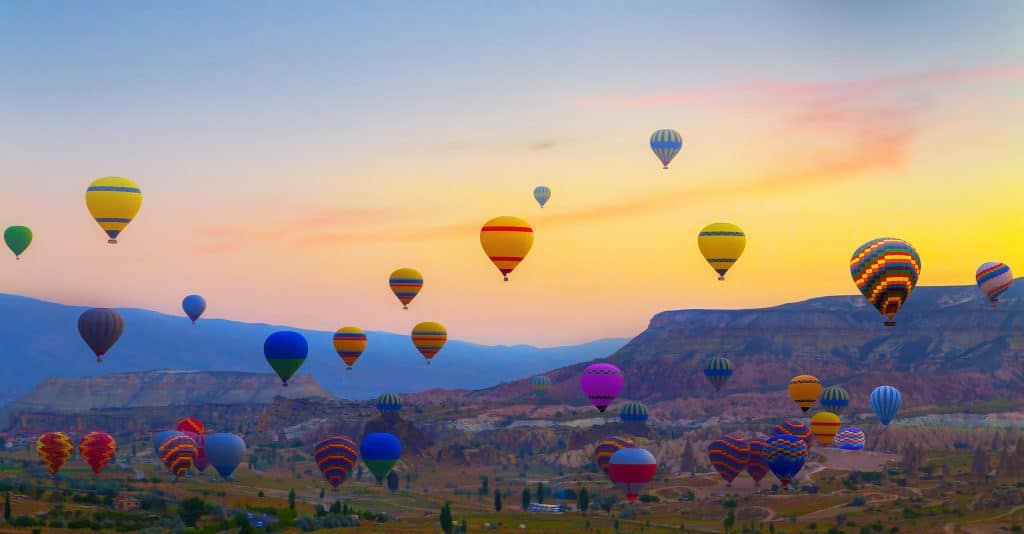 ¿Por qué los globos aerostáticos vuelan por la mañana?