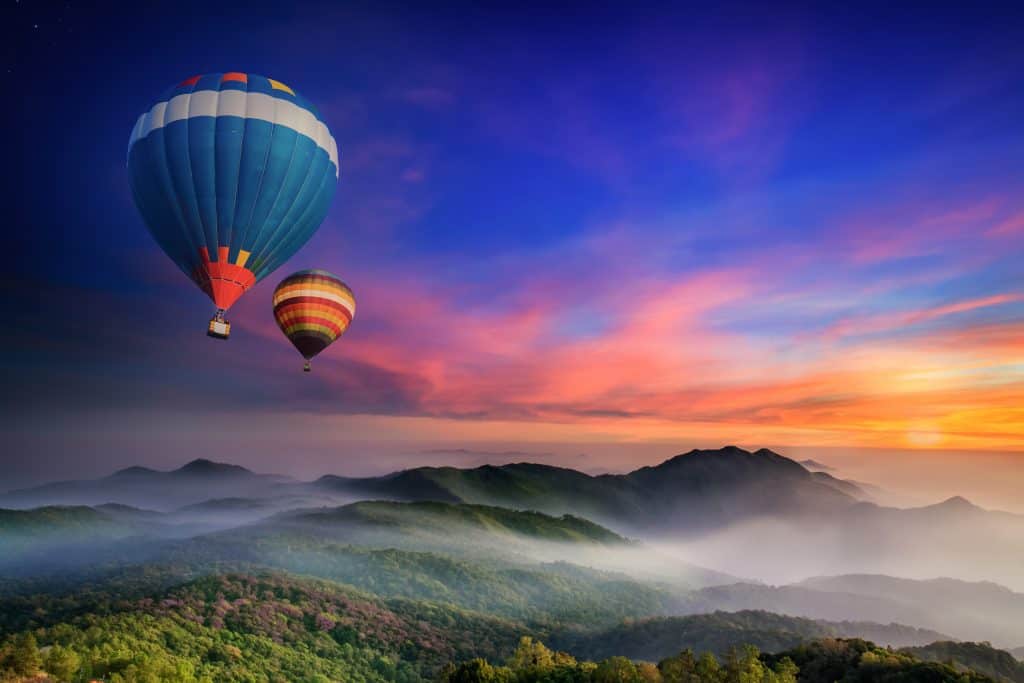 ¿Pueden los globos aerostáticos volar de noche?