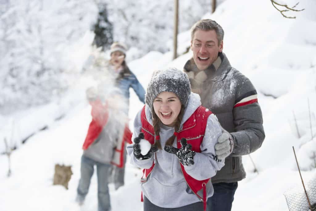 ¿Puedes hacer una bola de nieve con nieve en polvo?