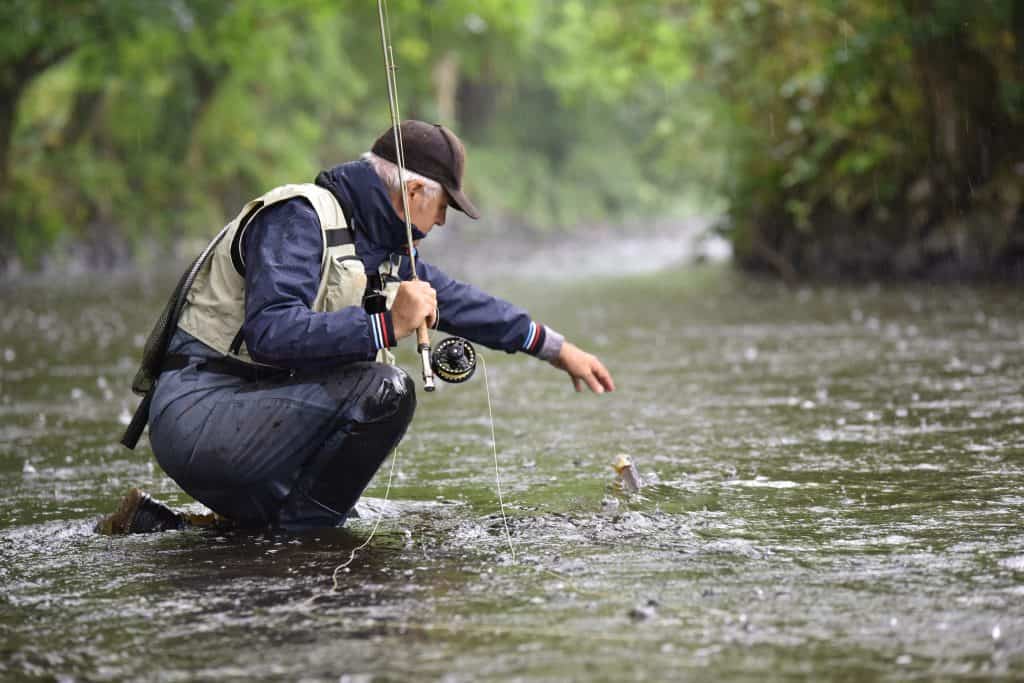 ¿Qué es un líder de pesca con mosca?