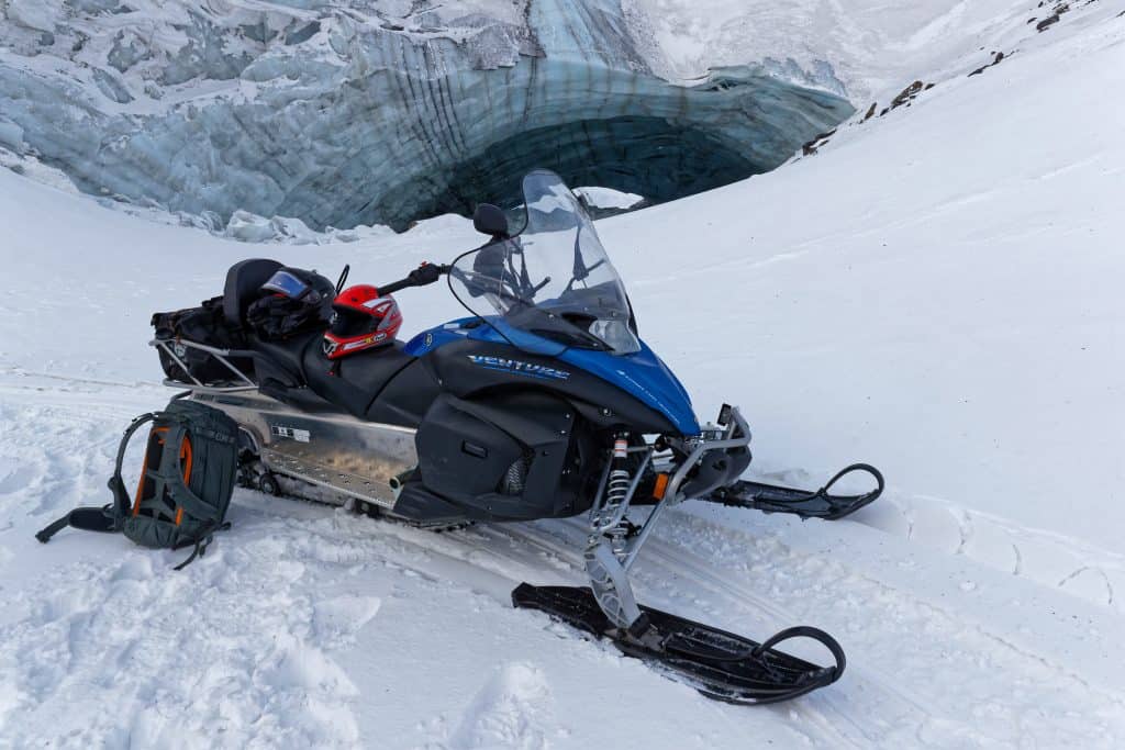 ¿Qué son los rascadores de hielo para motos de nieve y cuándo son necesarios?