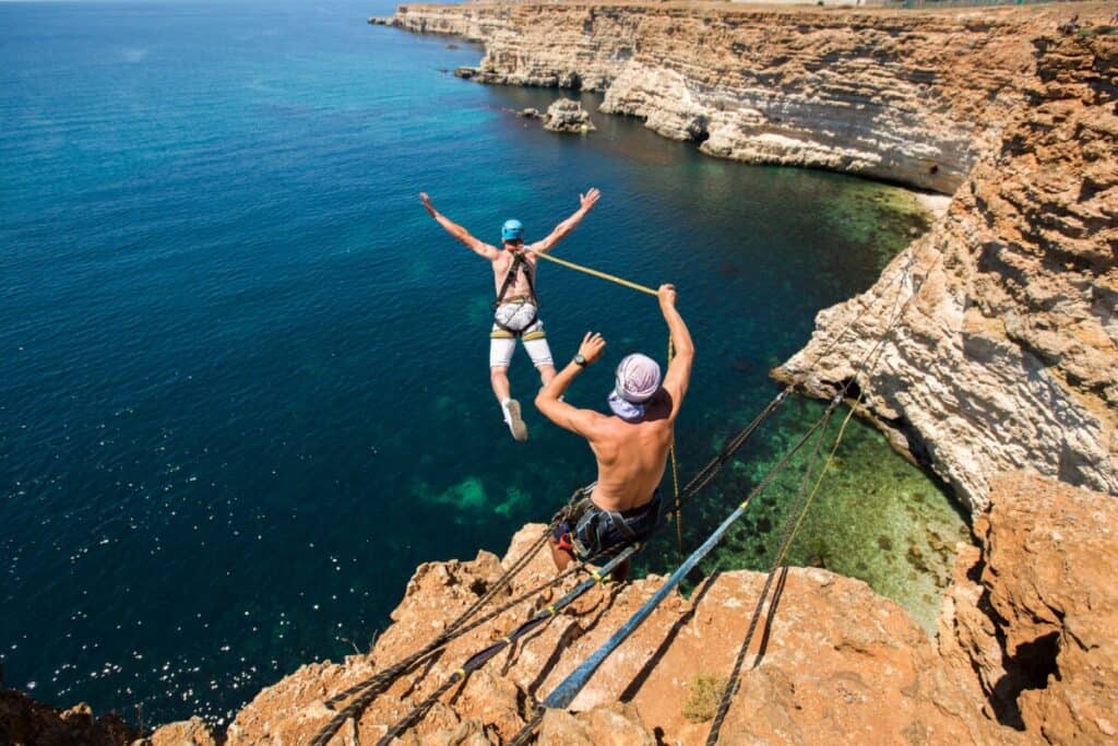 ¿Qué tan seguro es el salto en bungee? (Con estadísticas de seguridad)