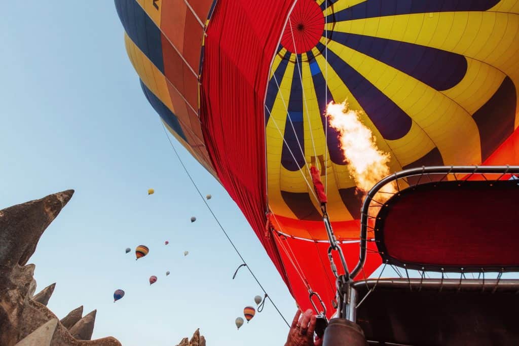 ¿Qué tipo de combustible utiliza un globo aerostático?