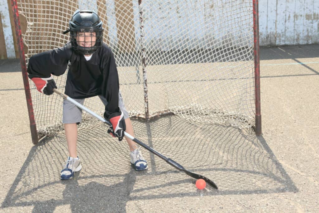 ¿Se pueden pegar con cinta las pelotas de hockey sobre hielo?