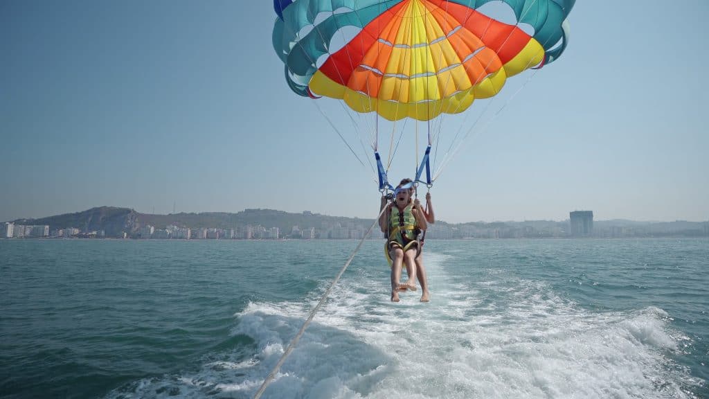 ¿Vale la pena hacer parasailing?